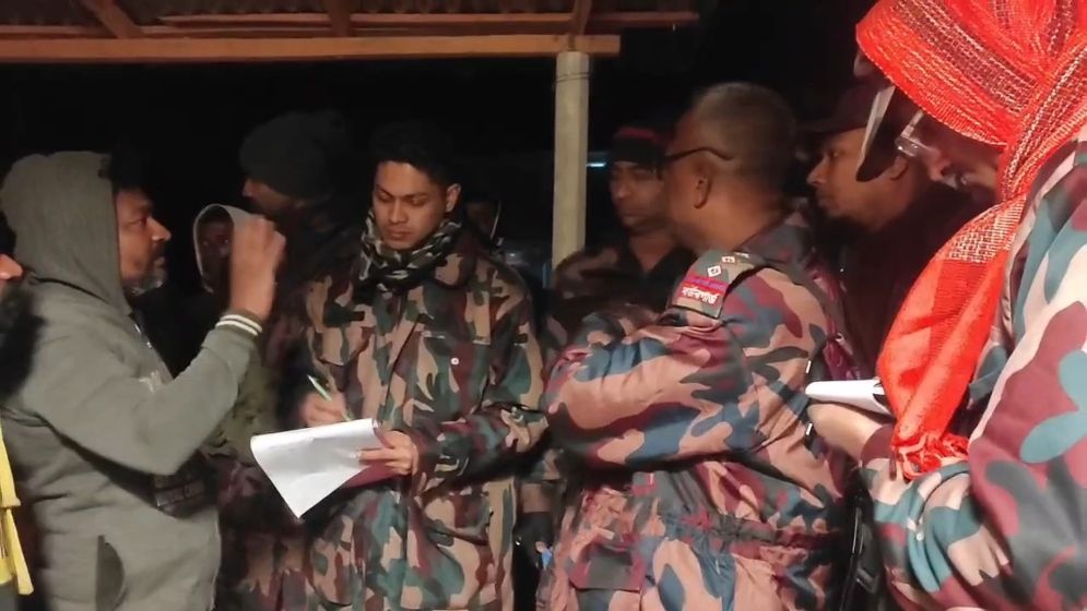 সীমান্ত দিয়ে ১৪ ভারতীয়কে বাংলাদেশে পুশইন করল বিএসএফ