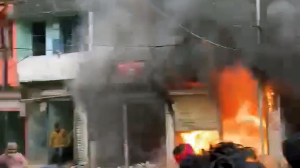 ফরিদগঞ্জে আগুনে পুড়ল ৪ দোকান, কর্মচারী নিহত
