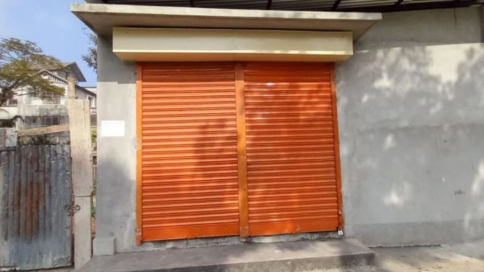 স্বদেশ প্রত্যাবর্তন অনুষ্ঠানে যেতে চাঁদা না দেওয়ায় দোকানে তালা