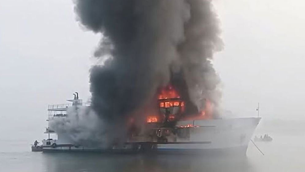 সেন্ট মার্টিনগামী জাহাজে ভয়াভহ আগুন, কী ঘটেছিল