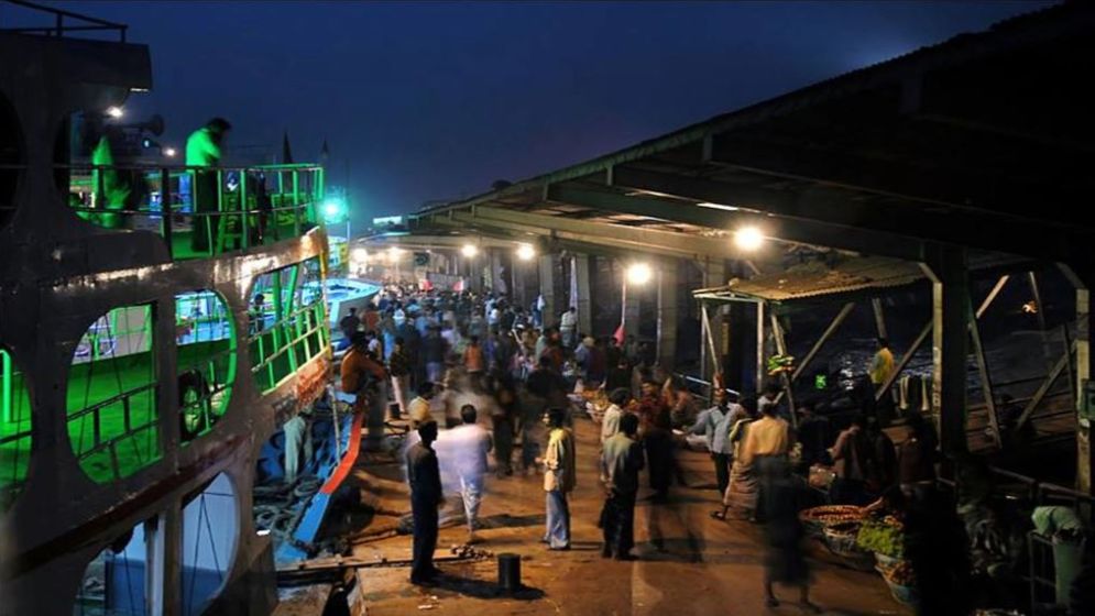 সদরঘাট থেকে লঞ্চ চলাচল বন্ধ ঘোষণা