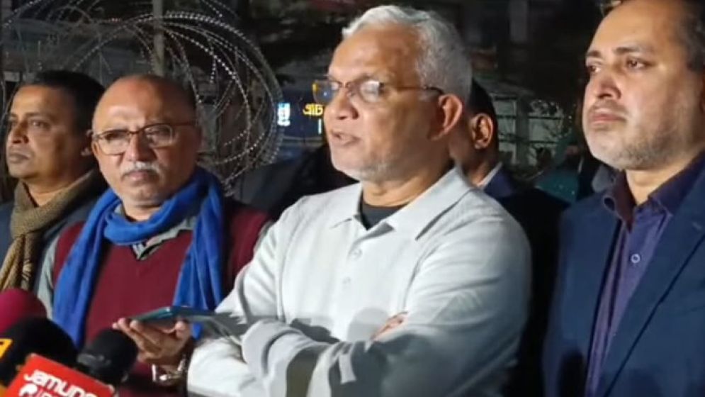 মধ্যরাতে খালেদা জিয়াকে জরুরি ব্রিফিং, এলো বড় দুঃসংবাদ