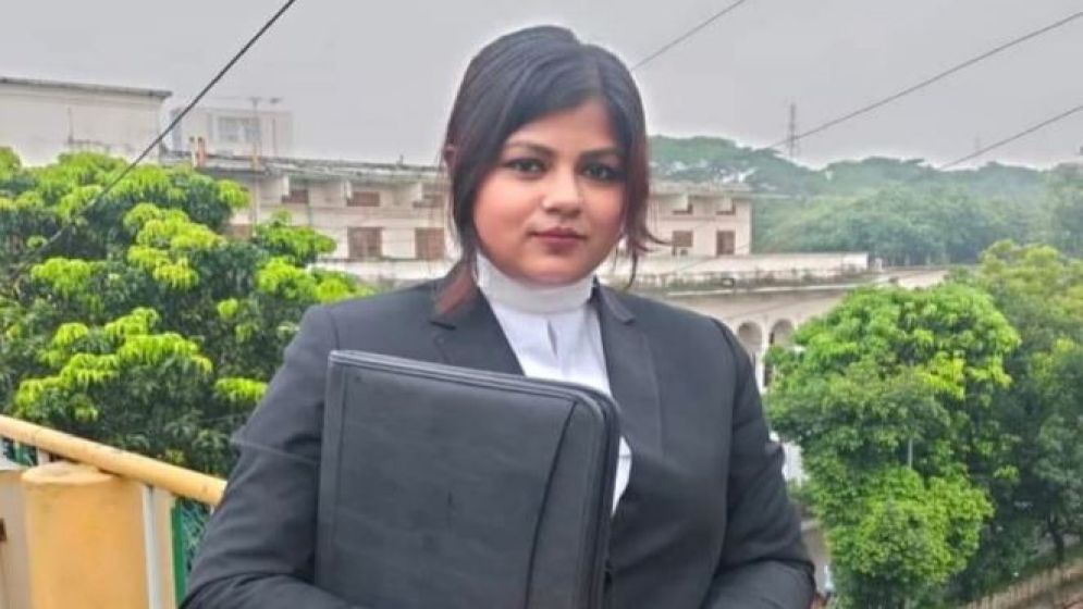 এবার নির্বাচন থেকে সরে দাঁড়ালেন এনসিপি নেত্রী ঝুমা