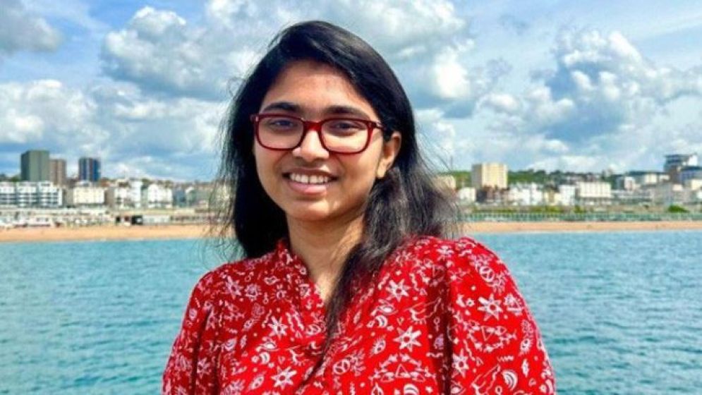 প্রয়োজনীয়সংখ্যক স্বাক্ষর সংগ্রহ করেছেন তাসনিম জারা