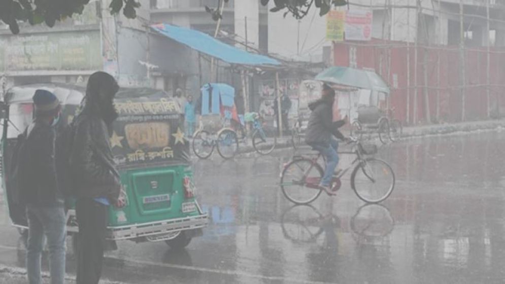 কনকনে শীতের মাঝেই গুঁড়ি গুঁড়ি বৃষ্টি, যা বলছে আবহাওয়া অফিস