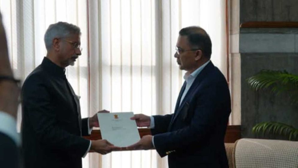 তারেক রহমানের কাছে ভারতের শোকবার্তা হস্তান্তর করলেন জয়শঙ্কর