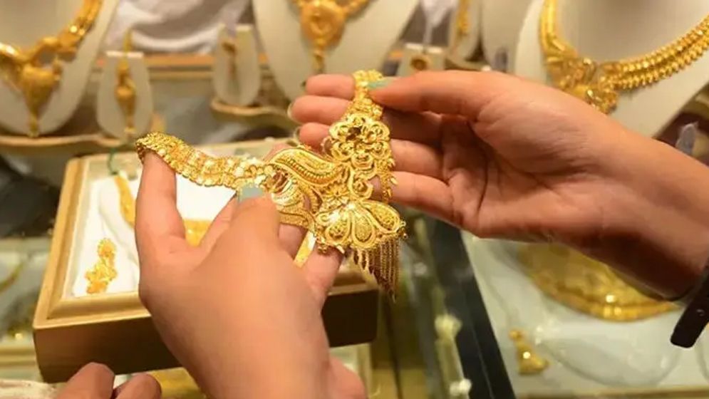 দেশের বাজারে স্বর্ণের দাম কমল