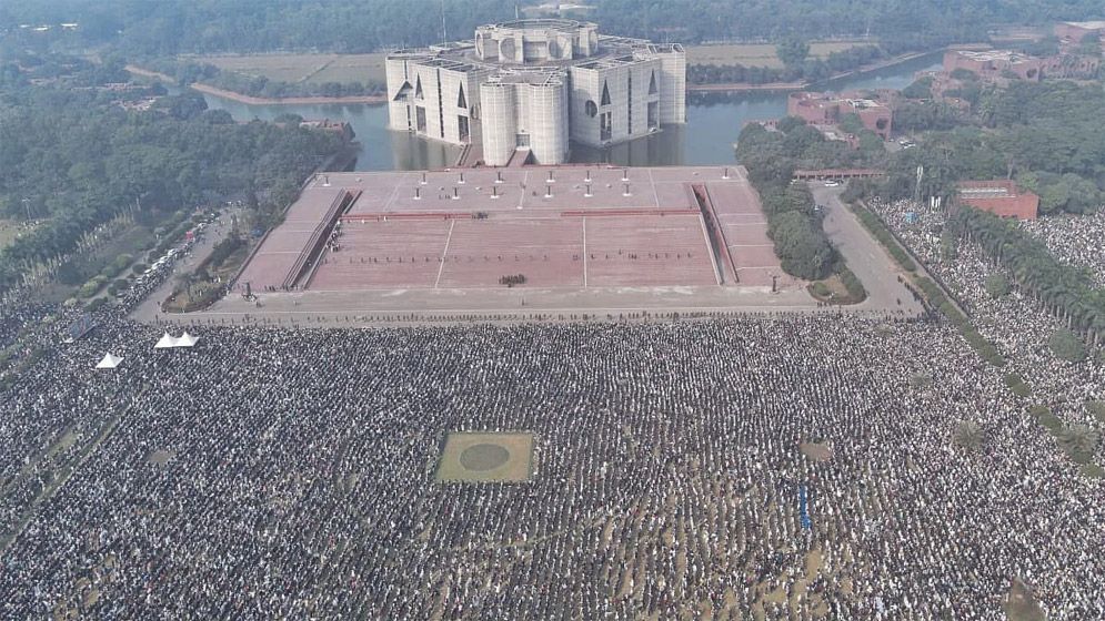 খালেদা জিয়ার জানাজায় কত সংখ্যক মানুষ অংশ নিয়েছেন?