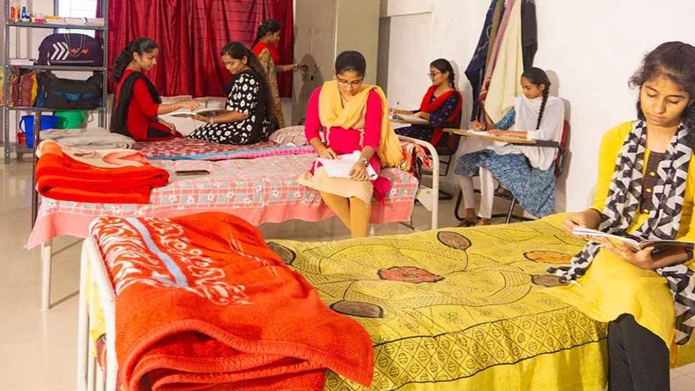 রুমমেটের সঙ্গে সুসম্পর্ক ও সদ্ভাব বজায় রাখার সহজ কৌশল