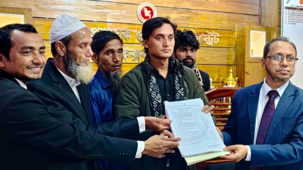 মনোনয়নপত্র বাতিল, সপরিবারে দেশ ছাড়ার ঘোষণা স্বতন্ত্র প্রার্থীর