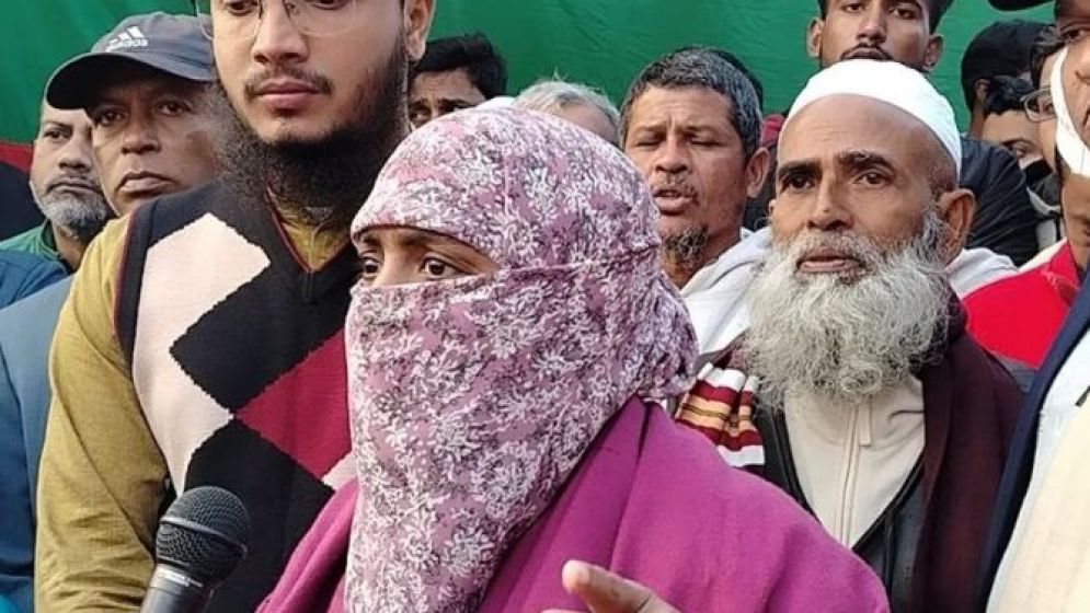 হাদি হত্যার বিচার করতে ‘বিপ্লবী সরকার’ চাইলেন বোন মাসুমা