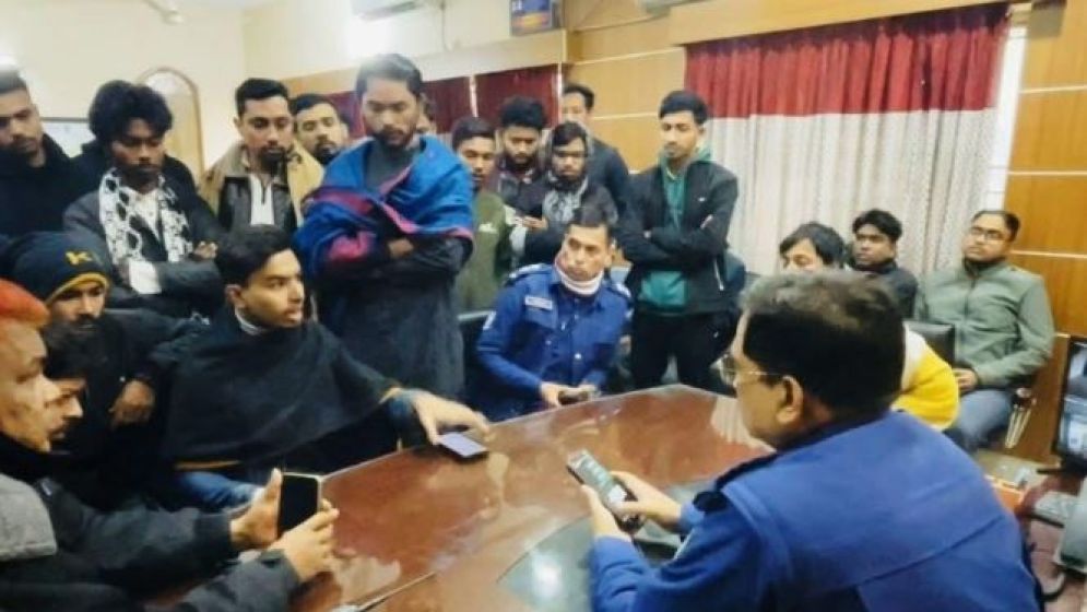 ডেভিল হান্ট অভিযানে ‘জুলাই যোদ্ধা’ আটক, থানা ঘেরাওয়ের পর মুক্তি