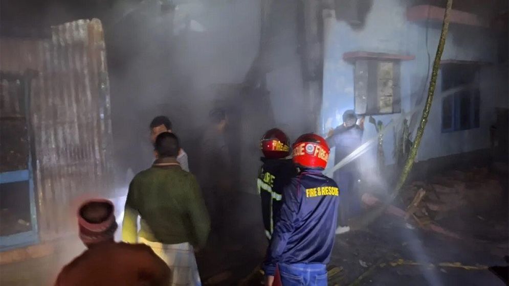 নামাজ পড়তে গিয়ে প্রাণে বাঁচলেন ৩৫ ছাত্র-শিক্ষক