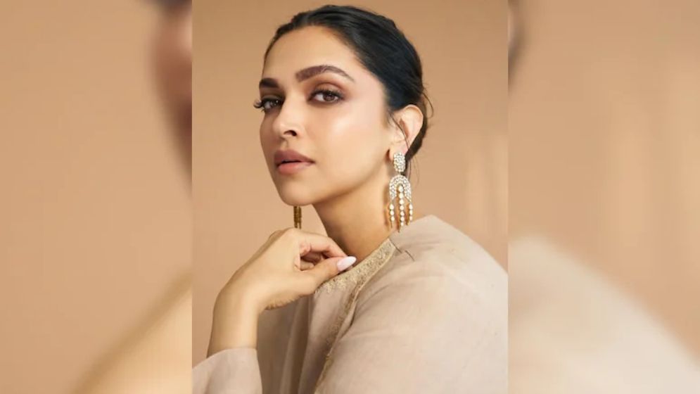 ৪০ বছরেও নিজেকে যেভাবে ফিট রাখছেন দীপিকা