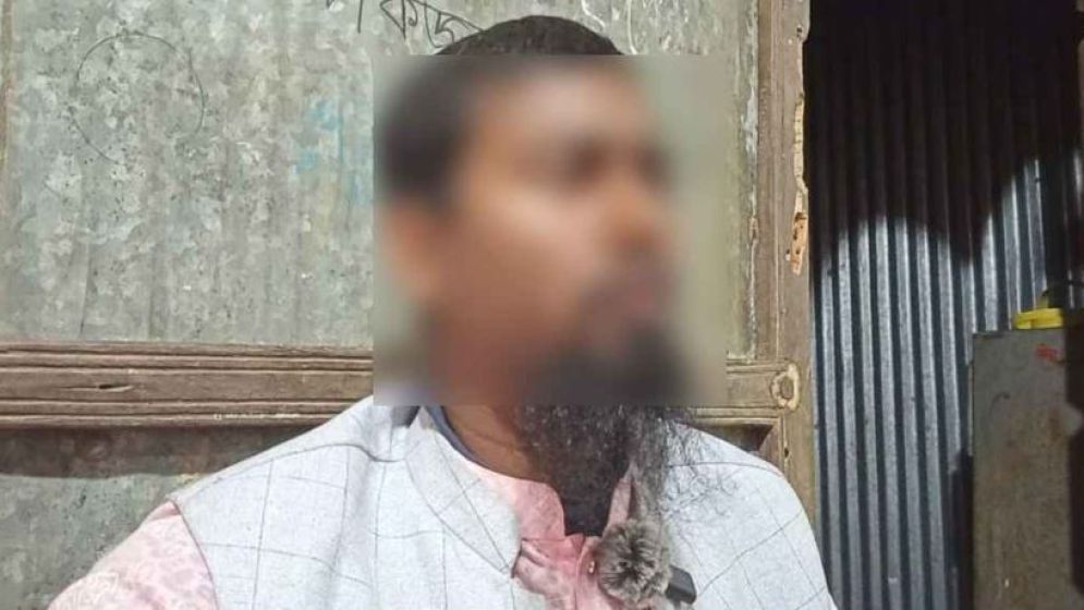 সপ্তম শ্রেণির ছাত্রীকে নিয়ে পালাচ্ছিলেন ইমাম, অতঃপর...