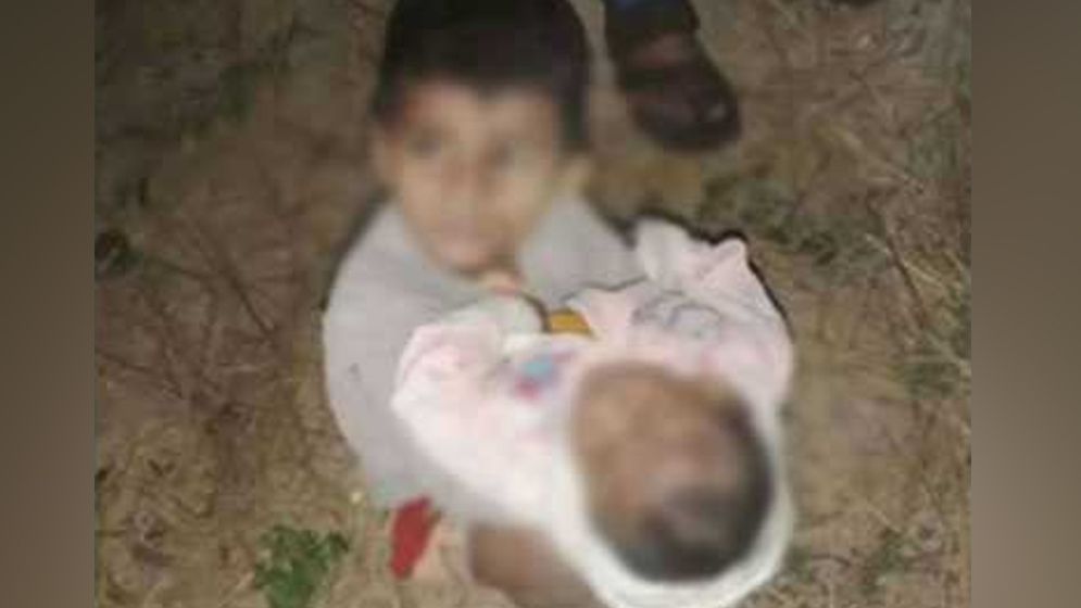 কনকনে শীতে রাস্তায় ফেলে যাওয়া দুই শিশুর একজনের মৃত্যু