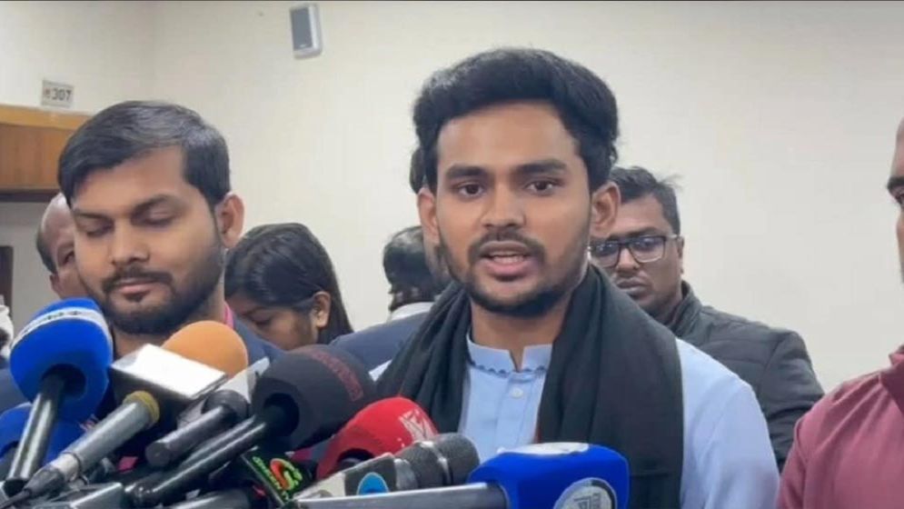 প্রশাসন, গোয়েন্দ সংস্থা একটা পার্টি অফিসকে কেবলা বানিয়ে ফেলেছে