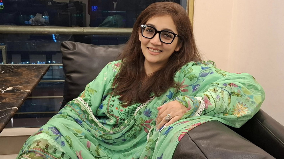 বহু বছর আড়ালে, ঢাকায় দেখা মিলল জনপ্রিয় সেই মডেলের