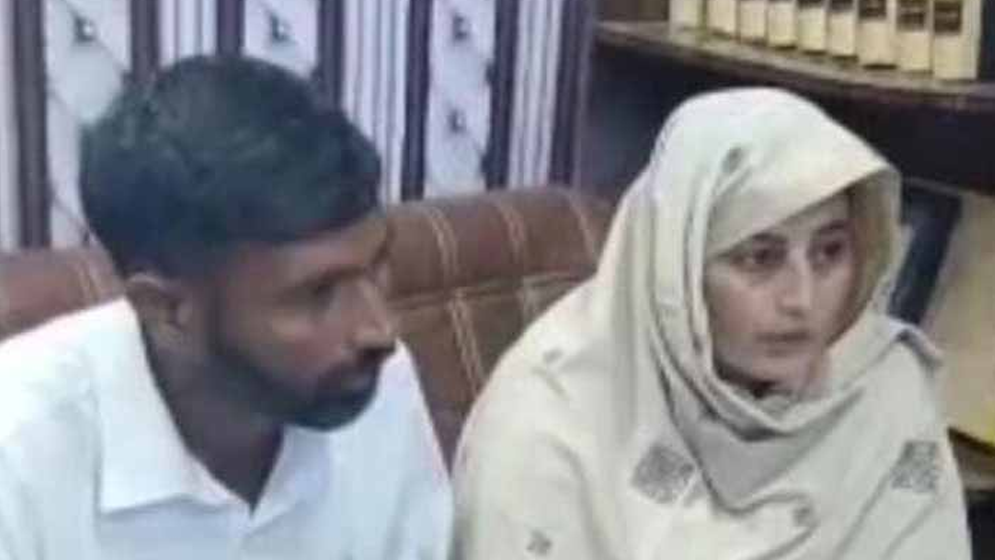ইসলাম গ্রহণ করে পাকিস্তানি যুবককে বিয়ে, নিজ দেশে ফেরত পাঠানো হচ্ছে ভারতীয় তরুণীকে