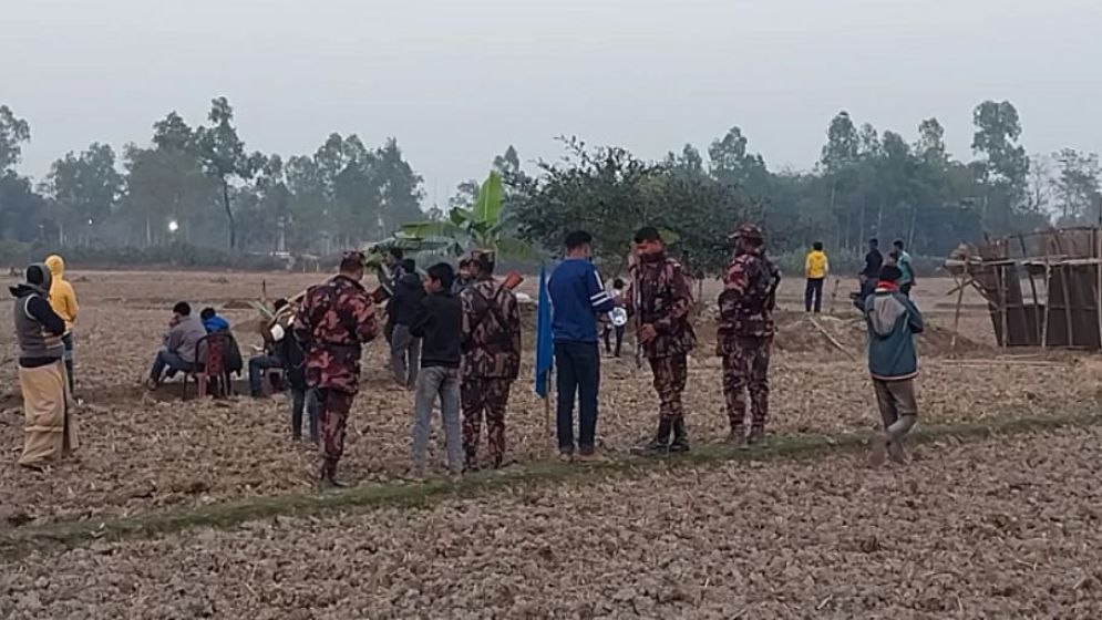 সীমান্তে বিএসএফের সড়ক নির্মাণ চেষ্টায় চরম উত্তেজনা, অতঃপর...