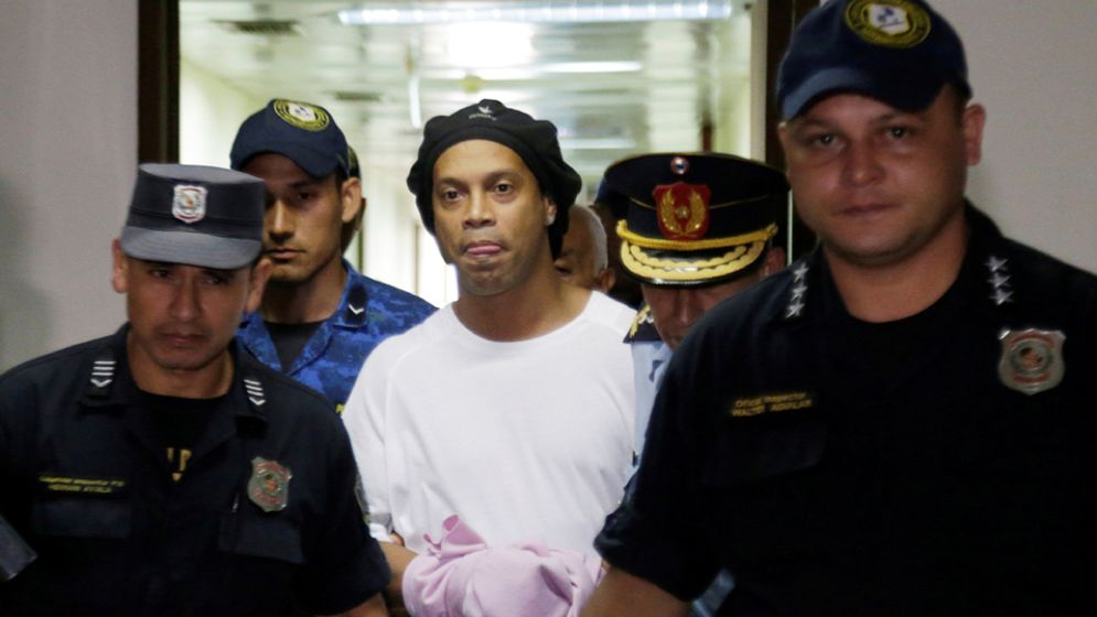 কারাগারে থাকা সেই ‘ভয়ংকর’ অভিজ্ঞতার কথা জানালেন রোনালদিনহো