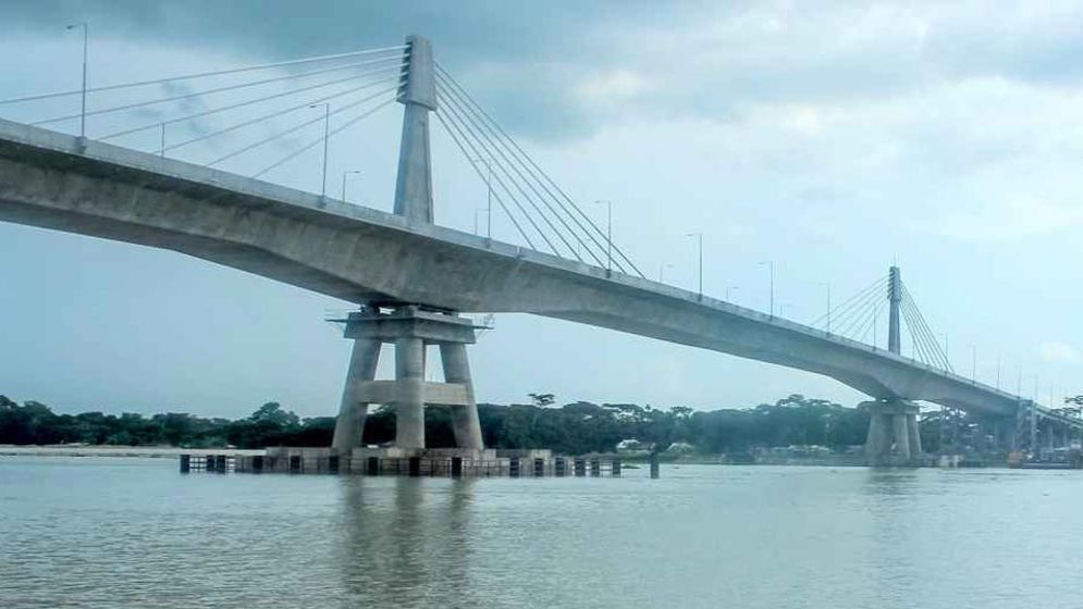 প্রেমিকের সঙ্গে অভিমান করে যে কাণ্ড ঘটালেন কলেজছাত্রী