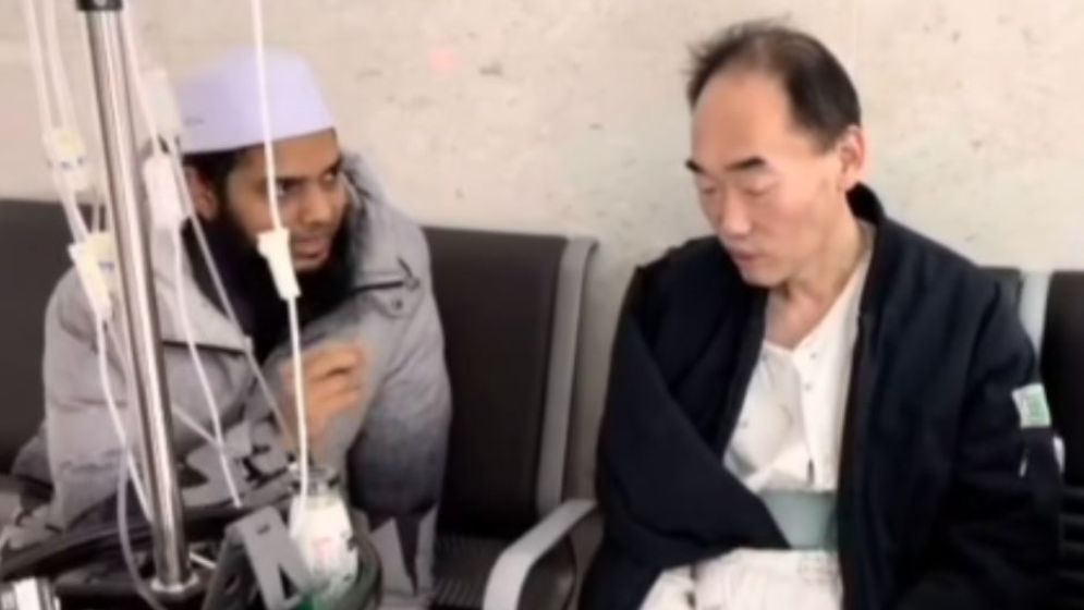 বাংলাদেশি আলেমের হাতে অন্তিম মুহূর্তে কোরিয়ান বৃদ্ধের ইসলামগ্রহণ