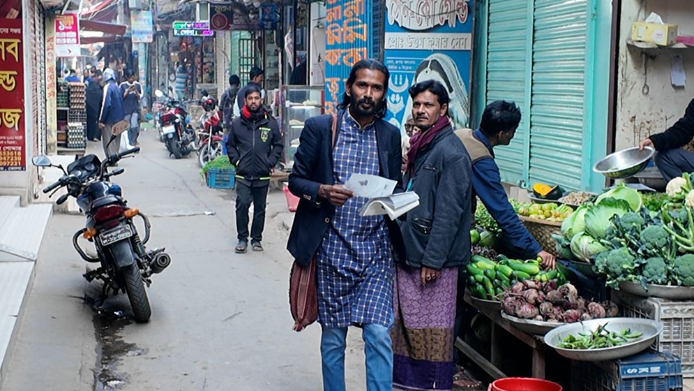 বছরে আয় ১০ হাজার, নির্বাচনী বাজেট ৩০ হাজার