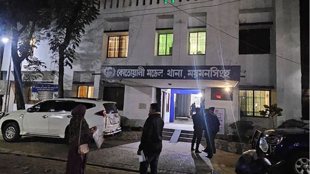 ময়মনসিংহে ৫ পুলিশ সদস্যকে এলোপাতাড়ি কুপিয়ে আসামি ছিনতাই