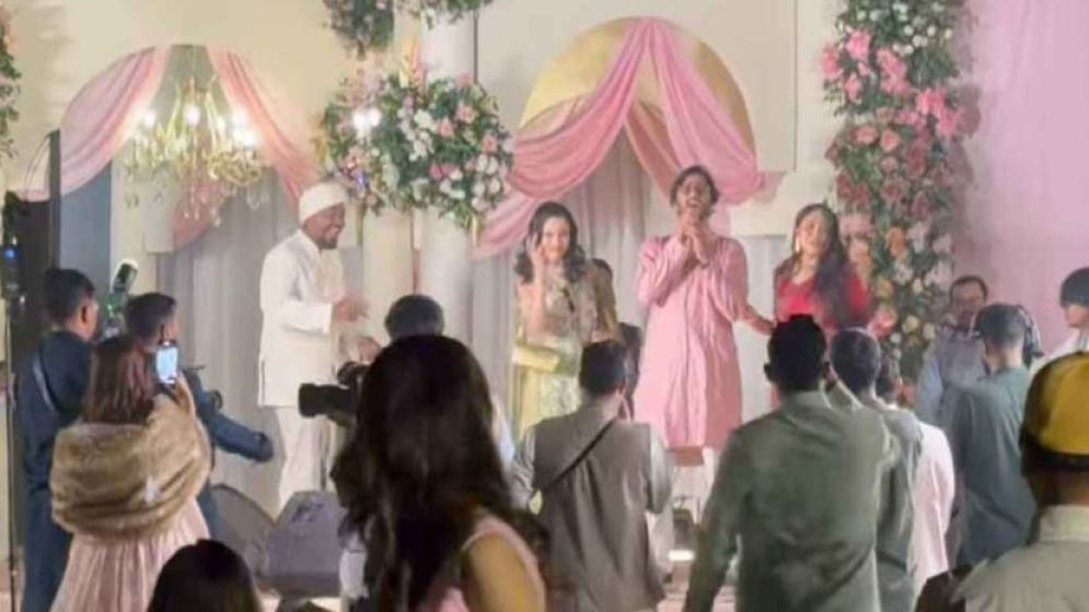 বিয়ের মঞ্চে ‘লিচুর বাগানে’ গাইলেন জেফার-প্রীতম, নাচলেন সাবিলা