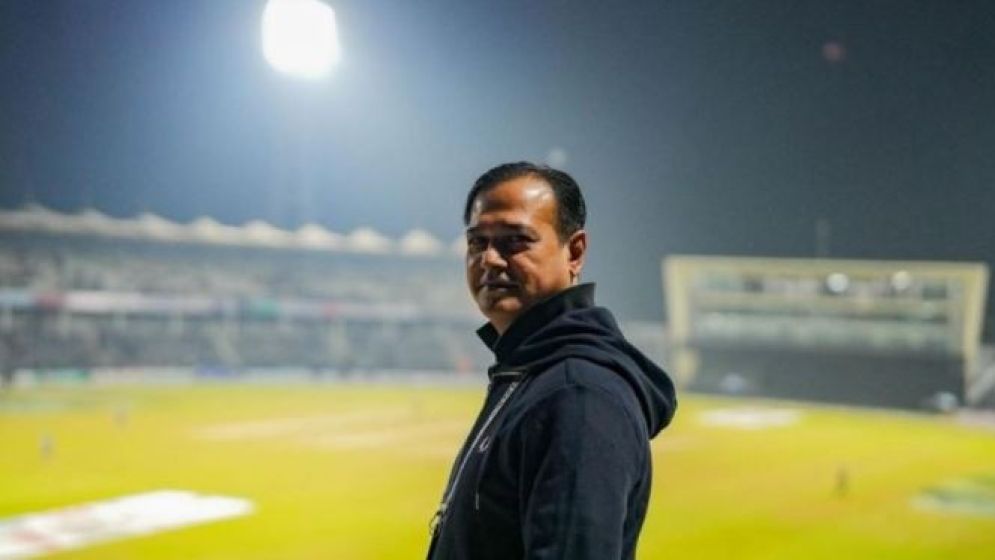 নেপথ‍্যের কুশীলবরা অন্তরালে, ক্রিকেট মাঠের ছবি কী ইঙ্গিত আসিফের?