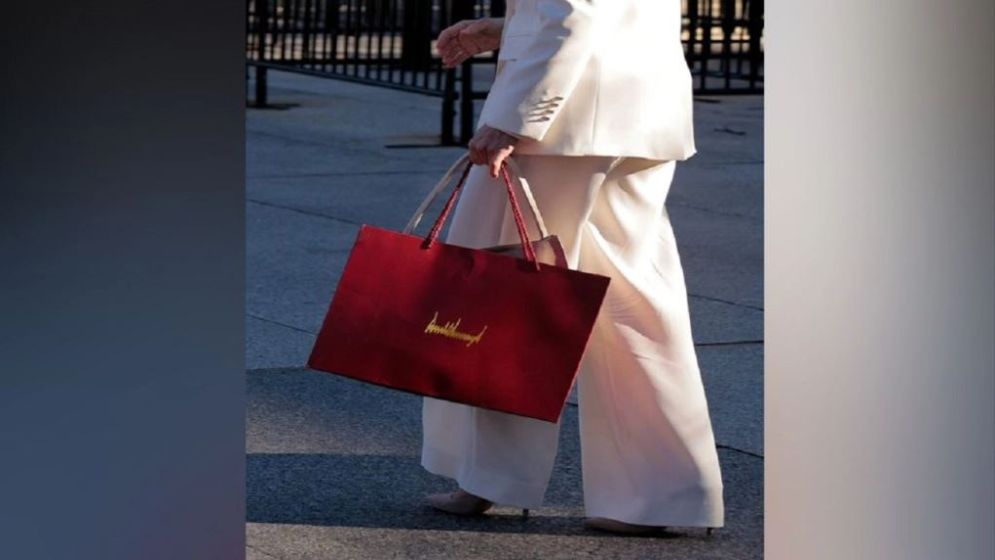 কি উপহার নিয়ে হোয়াইট হাউস ছাড়লেন মাচাদো