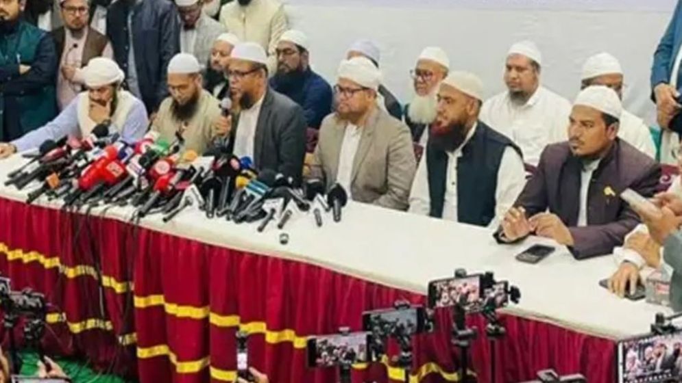 জামায়াতের জোট থেকে দলগুলোকে বেরিয়ে আসতে চরমোনাই পীরের আহ্বান