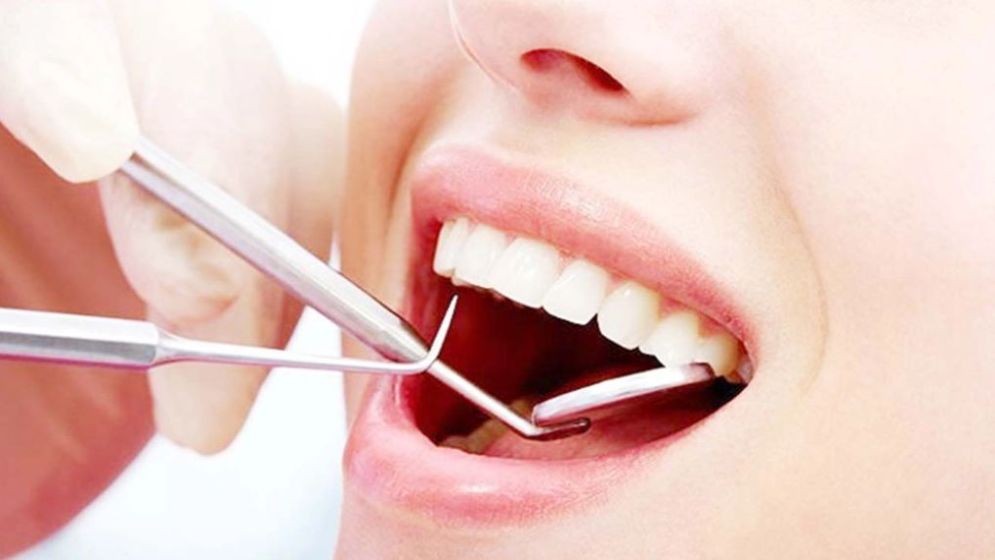 দাঁতের ফাঁকে আটকে থাকা খাবার গিলে ফেললে কি রোজা হবে?