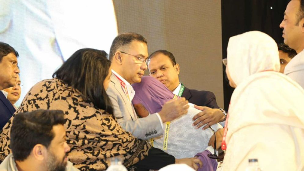 গুম-খুনের শিকার পরিবারের সদস্যদের আর্তনাদ শুনে কাঁদলেন তারেক রহমান