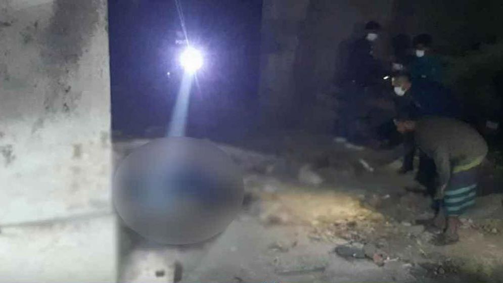 ঢাকায় পরিত্যক্ত মার্কেট থেকে ভেসে আসছিল দুর্গন্ধ, অতঃপর...