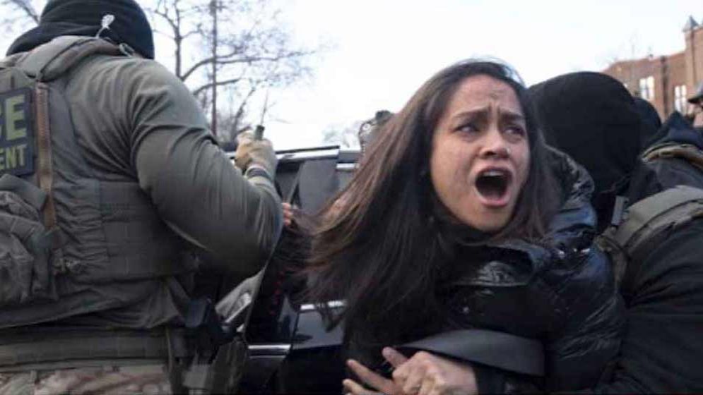 মিনিয়াপোলিসে আইসের টেনেহিঁচড়ে নামানো কে এই বাংলাদেশি নারী?