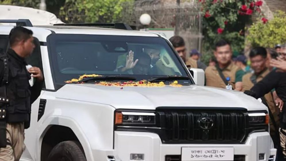 তারেক রহমানের চলন্ত গাড়িতে লাগানো সেই ‘রহস্যময়’ খামে কী ছিল?