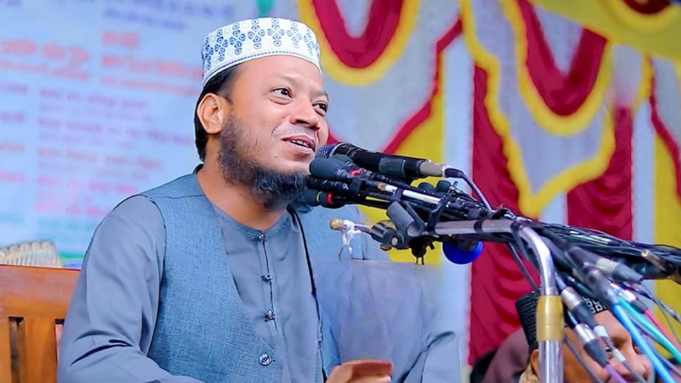 সব মাহফিল স্থগিত করলেন আমির হামজা, জানালেন কারণ