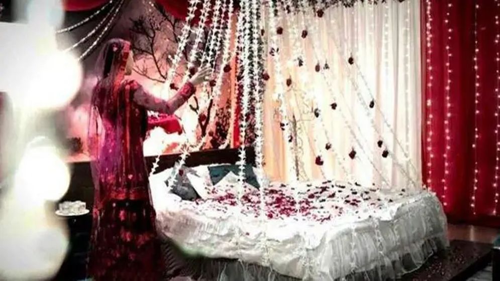 বাসর রাতে মুখ ধোয়ার পর কনেকে চিনতে পারছেন না বর, অতঃপর...