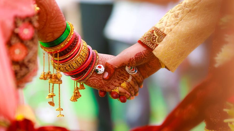 কর্মীরা বিয়ে করলেই ১৫ লাখ টাকা দিচ্ছেন বস, সন্তান হলে দেবেন আরও