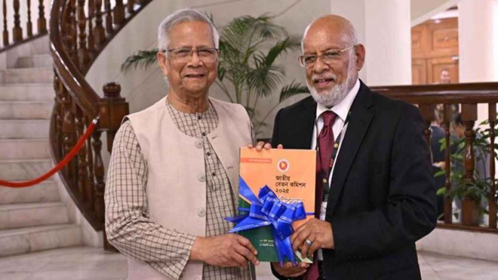 প্রধান উপদেষ্টার হাতে পে-স্কেলের প্রতিবেদন, বেতনসহ বহু সুখবর