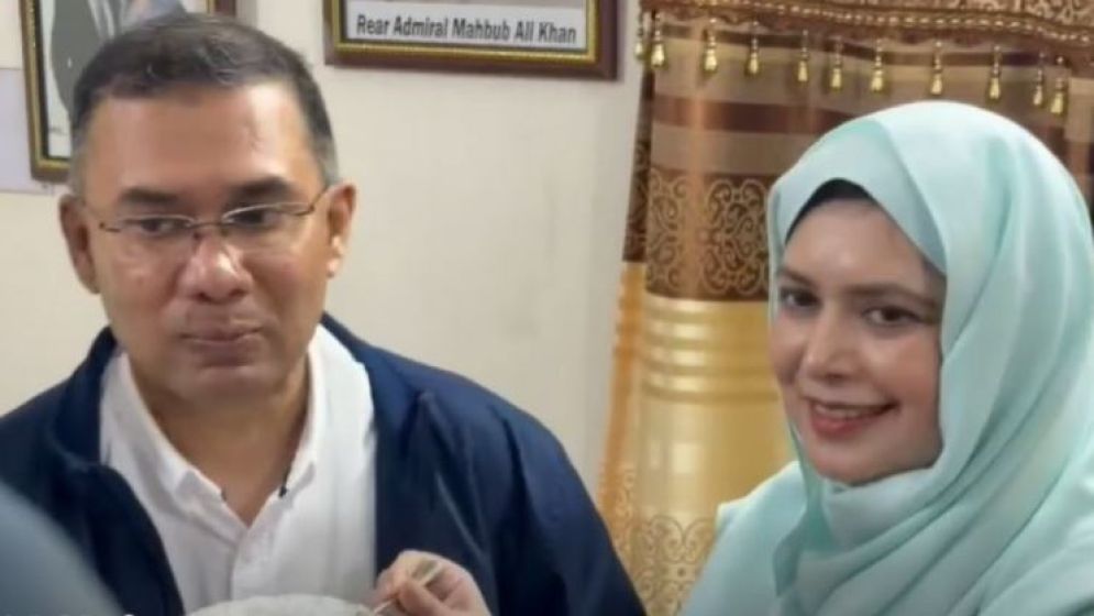 ২১ বছর পর শ্বশুরবাড়িতে তারেক রহমান, কেক খাওয়ালেন স্ত্রী জুবাইদা