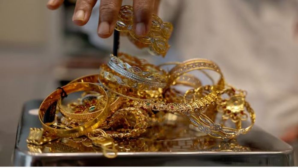 রেকর্ড উচ্চতা থেকে বিশ্ববাজারে স্বর্ণের দামে হঠাৎ পতন কেন?