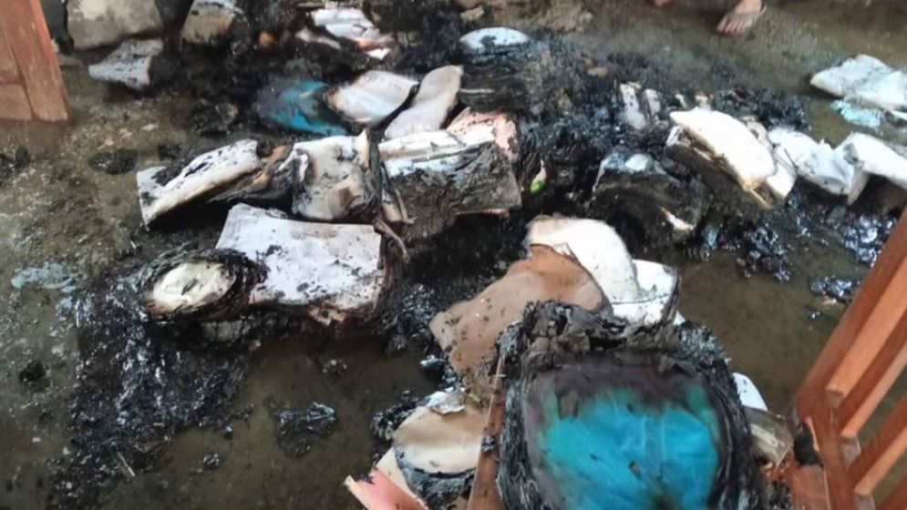 গ্রামীণ ব্যাংকের কার্যালয়ে অগ্নিসংযোগ