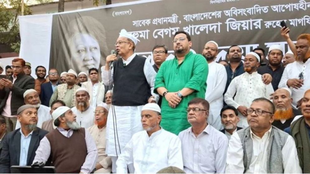 ছেলের জন্য বাবা, বাবার জন্য ছেলের ভোট চাওয়া; নজর কাড়ছে ভোটারদের