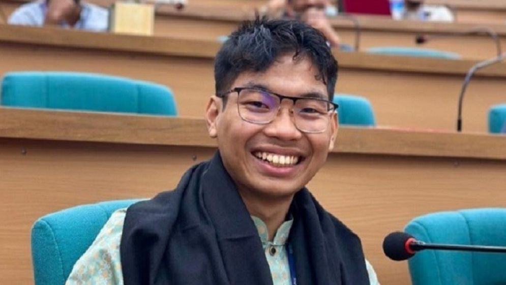 ক্ষমা চেয়ে ডাকসু থেকে পদত্যাগের ঘোষণা সর্বমিত্র চাকমার