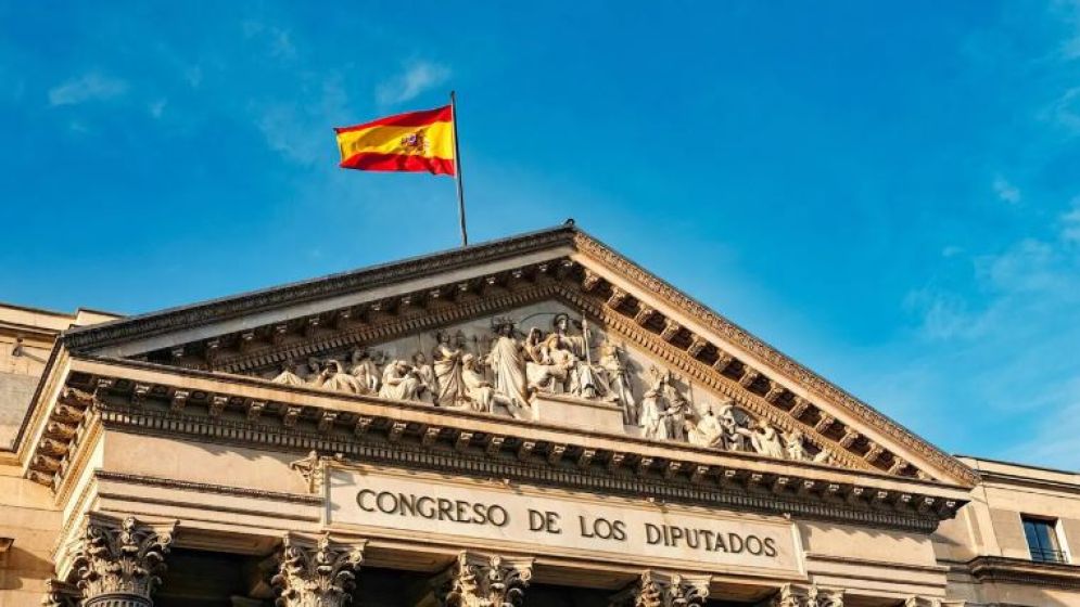 বাংলাদেশিসহ ৫ লাখ অভিবাসীকে বৈধতা দিল স্পেন