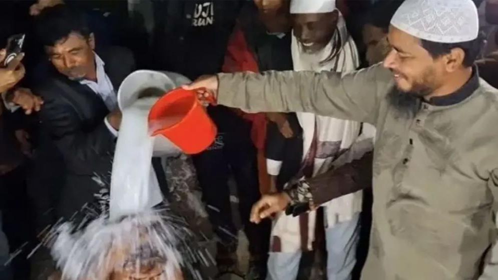 বিএনপি নেতাকে দুধ দিয়ে গোসল করিয়ে দলে নিলেন জামায়াত নেতা মাসুদ