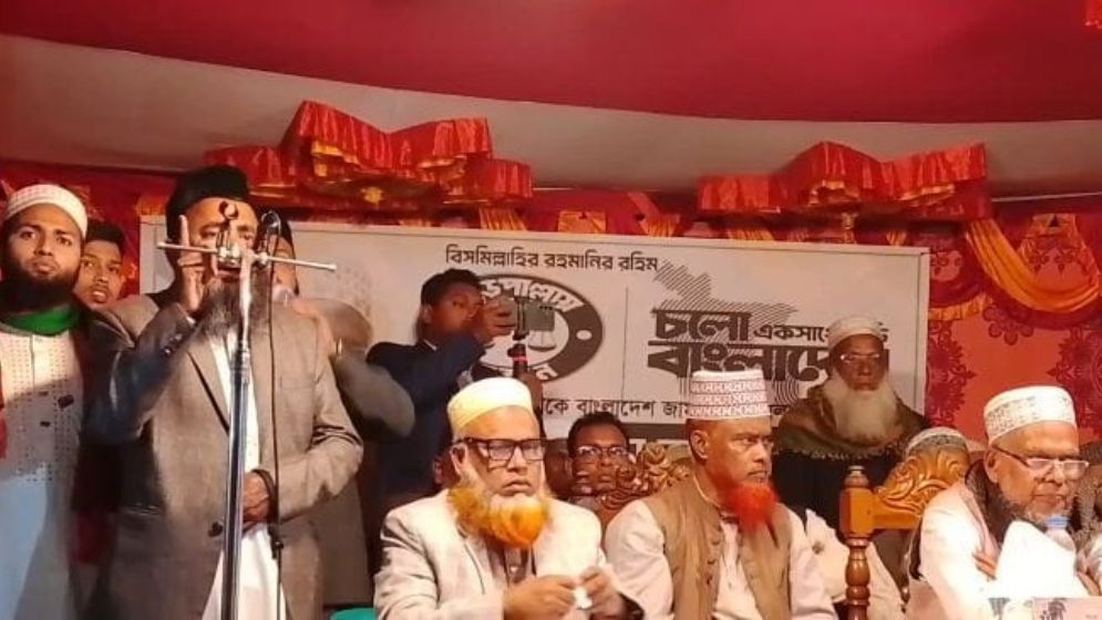 ‘বাঁশের লাঠি’ নিয়ে ভোটকেন্দ্রে অবস্থানের আহ্বান খেলাফত মজলিসের নেতার